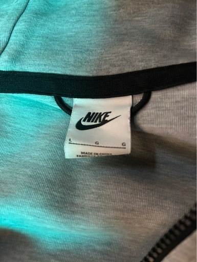 NIKEテックフリースグレー