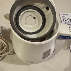 電気ケトル わく子 タイガー マットホワイトの画像