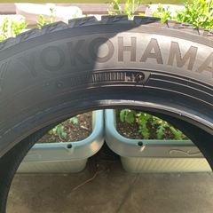 自動車のタイヤの画像
