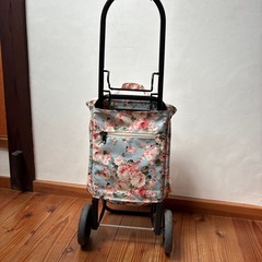保冷仕様の買い物カートの画像