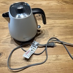 【オンライン決済】デロンギ 電気ケトル ホワイト 1.0L☕️の画像