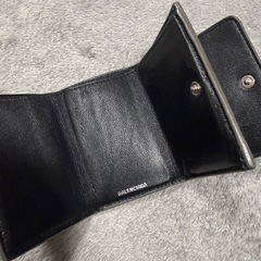 バレンシアガ三つ折り財布の画像