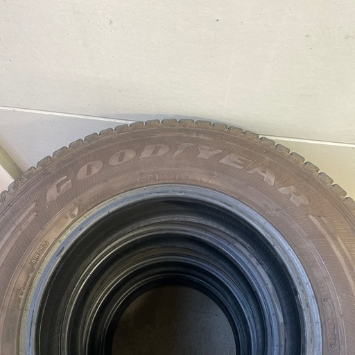 キャラバン ハイエース 195/80R15 スタッドレスタイヤ