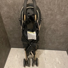 ベビーカー B型 軽量 コンパクト ブラック×ゴールドの画像