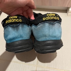 New Balance 573 スニーカー ブラック/ブルーの画像