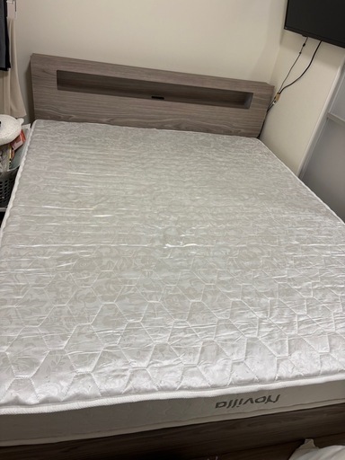 収納付きクイーンベッド（超美品）