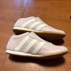 adidas スリッポンスニーカー　23センチ　ピンクの画像