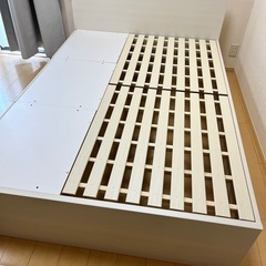 ダブルベッドフレームの画像