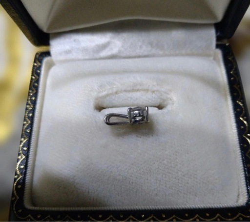 天然ダイヤモンド　0.5ct ペンダントトップ Pt900 刻印あり　鑑定済み