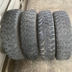 スズキ ジムニー JB23 マッドタイヤ マッドテレーン TOYO OPEN COUNTRY M/T 195R16C 104/102Q 2019年製 
マットブラック 16インチ アルミホイール付き4本セットの画像