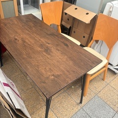 配達可能　ダイニングテーブル　椅子2つ　幅120✖️60の画像