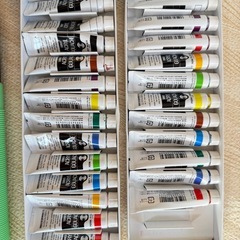 絵の具、筆の画像