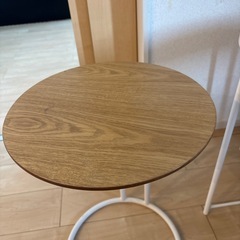 サイドテーブルの画像