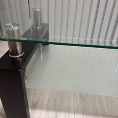 ガラステーブルの画像