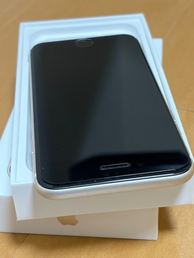 【商談中】美品　iPhone SE3 64GB SIMフリー　第3世代　ホワイト　本体