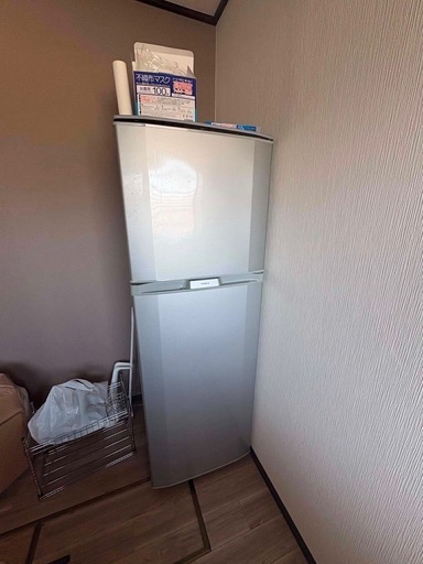 冷蔵庫、洗濯機、電子レンジ、コンロ、ライト