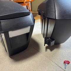 バイク　サイドケース　シャッド　SH23左右セット＆取付ステーの画像