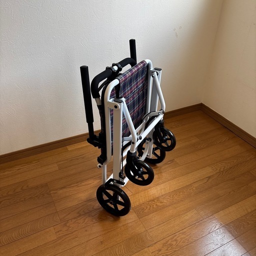 コンパクトな車椅子
