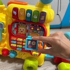 ベビー・子供のおもちゃ【ABCトレイン】電車　椅子　ブロックの画像