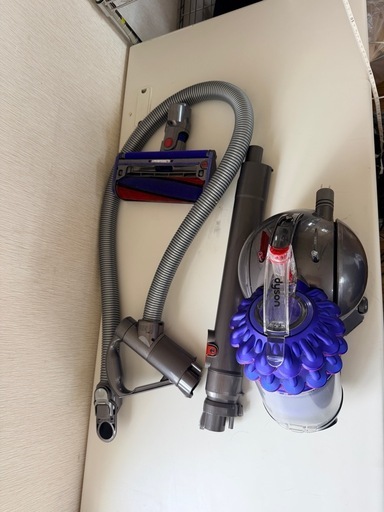 Dyson。CY24 清掃済み】ダイソン CY24 掃除機 本体 ダストケース付き 動作品 