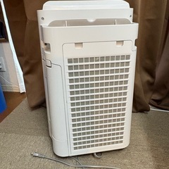 シャープ製　加湿空気清浄機　型番：KC-40TH7-Wの画像