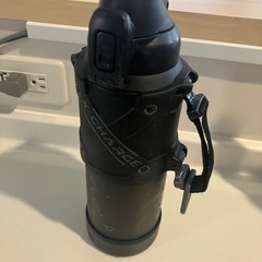 【傷や汚れ使用感あり】象印　水筒　ブラック　1.0リットルの画像
