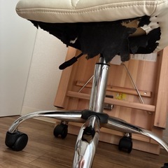 折りたたみデスク&おしゃれ椅子の画像