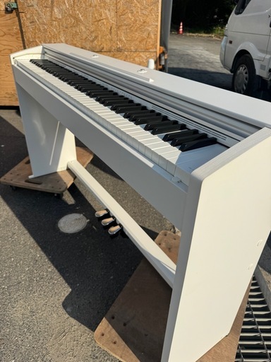 中古美品2023年製CASIO PX-770WE (ホワイトウッド調)電子ピアノ Ｐｒｉｖｉａ（プリヴィア）（８８鍵盤）