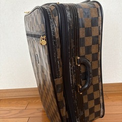 中古フェンディ　スーツケースの画像