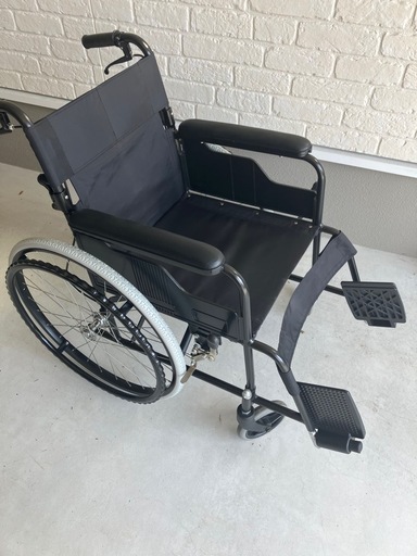 【新品ﾉｰﾊﾟﾝｸﾀｲﾔ】車椅子