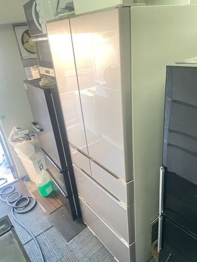 北九州市内配送無料　保証付き 日立R-KW57K-XN 冷蔵庫  [567L /6ドア /観音開きタイプ]
