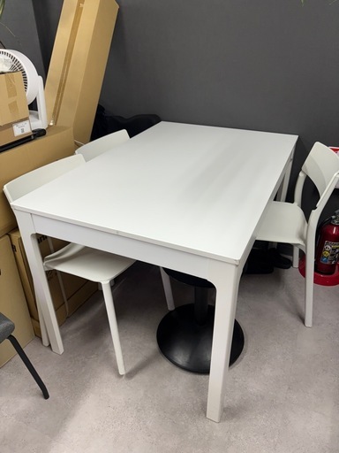 IKEA ダイニングテーブル　椅子4脚あり