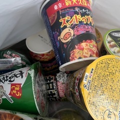 カップ麺を 20個　インスタント食品の画像