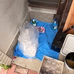 コップ、木材、ゴミ箱、プランターの画像