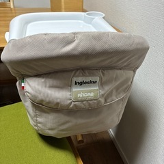 イングリッシーナ　ベビーチェア　テーブル付きの画像