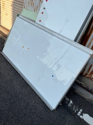 引き取り限定中古の壁掛け用ホワイトボード (劉啓芳) 豊田市のその他の