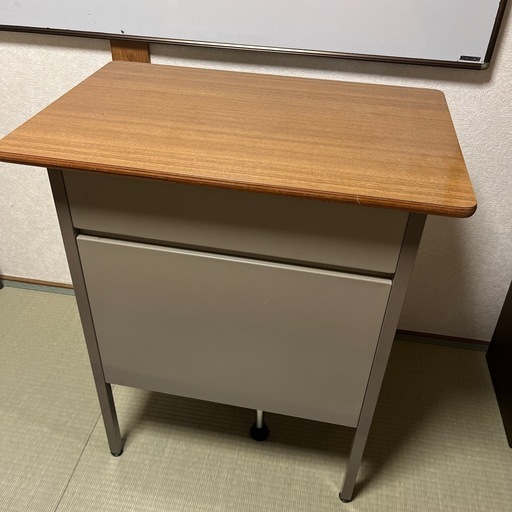 教卓と椅子セット学習塾教室で使用できる‼️ (まさき) 津田のオフィス 