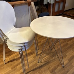 カフェテーブルセットの画像