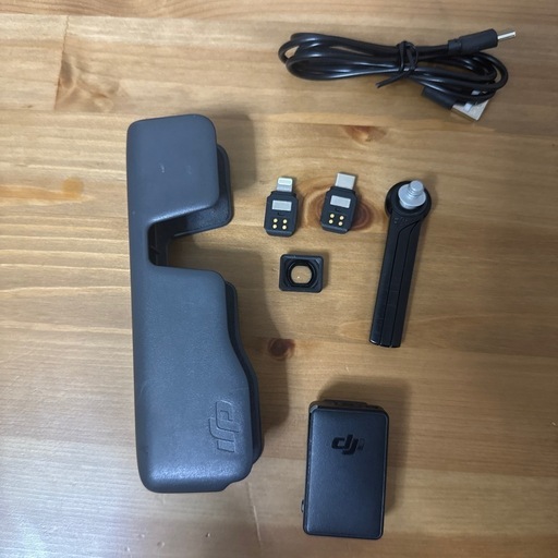 DJI Osmo Pocket 3軸ジンバルカメラ 純正ケース・バッテリー付き