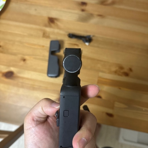 DJI Osmo Pocket 3軸ジンバルカメラ 純正ケース・バッテリー付き