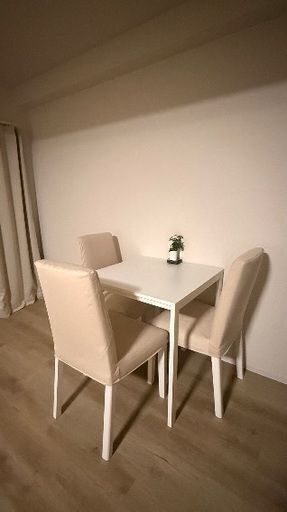 [15.000 yen] IKEA eettafel + 3 stoelen set van goede kwaliteit Chit