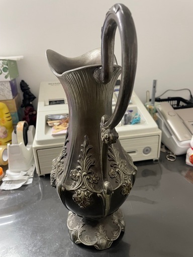 ヨーロッパ風 金属製 花レリーフ 水差し 花瓶 インテリア置物