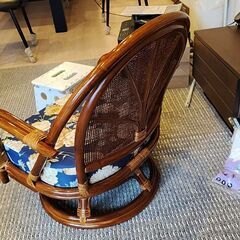 回転式ラタンチェア、95%新品、日本製。の画像