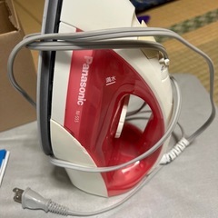 【箱・説明書付】Panasonic スチームアイロン NI-S55-P（動作確認済）の画像