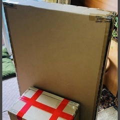 新品未使用のソーラー充電パネルと蓄電器セットの画像