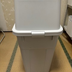 ゴミ箱　　　　空き缶入れの画像