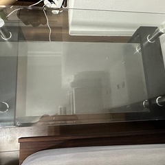 ガラステーブルの画像