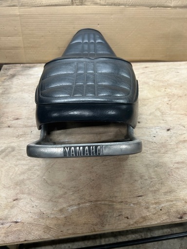 YAMAHA xs750 シート 本体 (パピーヤ) 稲穂のヤマハの中古あげます 