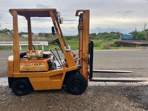 KOMATSU フォークリフト 1.5トン揚高3m ガソリン リフト 積載 運搬