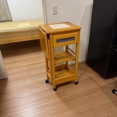 キッチン移動式キャビネットの画像